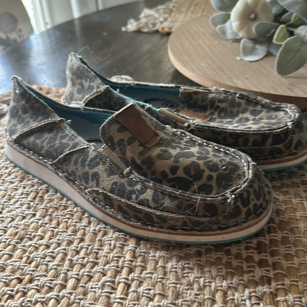 Boutique cheetah print loafers